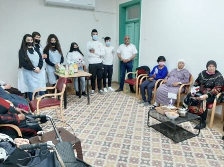 الرملة : المرشد النفسي خالد بشارات في محاضرة قيمة بنادي المسنين بمناسبة عيد الأم 